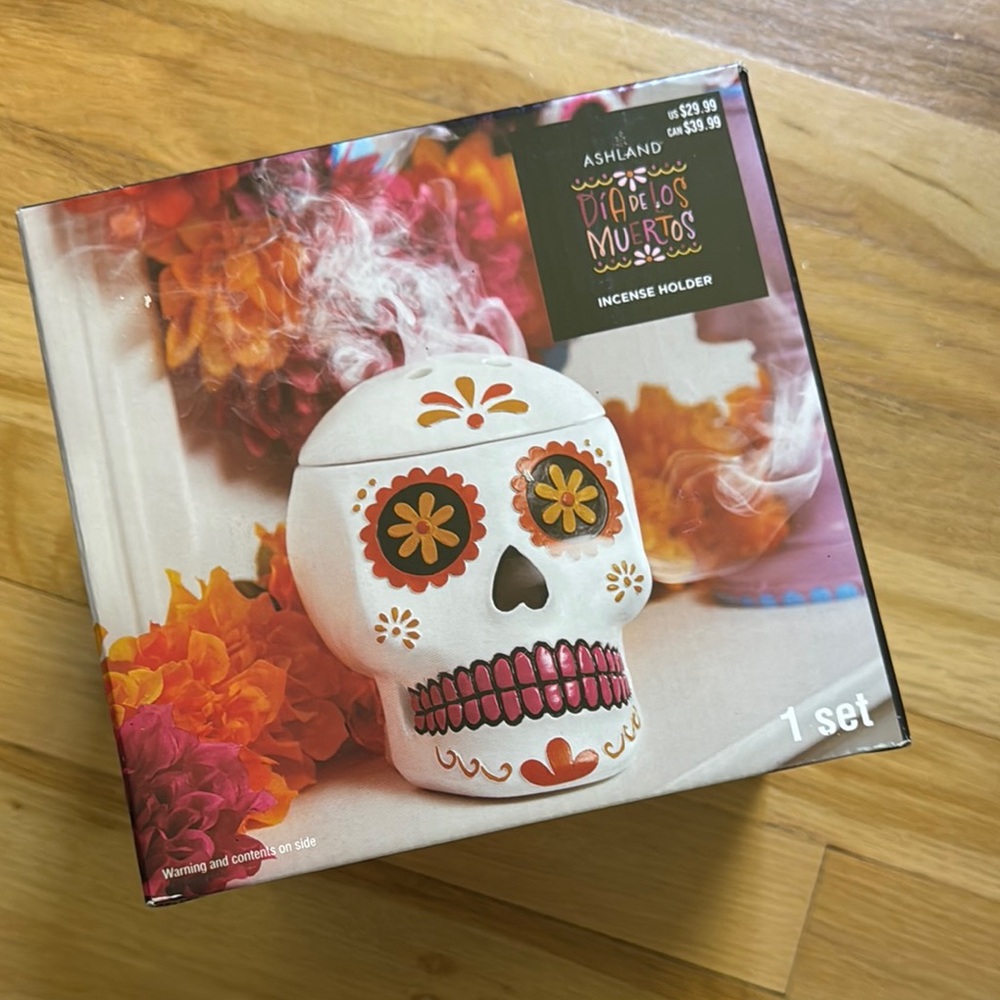 NWT - Ashland Dia de los Muertos Skull Incense Holder